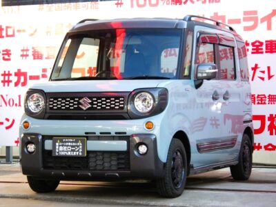 SPACIA GEAR　スペーシアギア　ハイブリッドＸＺ　全方位カメラパッケージ　高年式・低走行車😲走行１万ｋｍ台📢カーライフ初入庫車両📣＂スズキセーフティーサポート機能・後退時ブレーキサポート＆全車速追従機能付アダプティブクルーズコントロール🚗最新の安全機能を備えた軽自動車🎉広い室内空間とアクティブスタイルを融合したＳＵＶな軽ハイトワゴン🤩燃費も驚異のＪＣ０８モード２８．２ｋｍ／Ｌ🍃純正８インチ画面ＳＤナビ🗾ＤＶＤ💿Ｂｌｕｅｔｏｏｔｈ🎶📞フルセグＴＶ内蔵型📺両側パワースライドドア＆リアサイドシェード＆スリムーサーキュレーター付🌀リアシートも快適に乗車できます！！ＬＥＤヘッドライト＆ＬＥＤフォグランプ・最新系の照明器具💡🚗福岡店専用HPでも在庫確認可能‼✨ 【carlifegroup.fukuoka.jp/】で検索🕵️‍♂️
