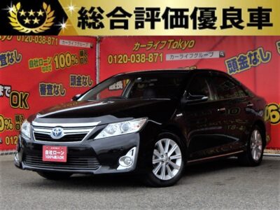 CAMRY　カムリHV　レザーパッケージ　✨総合評価優良車✨  ✨月々3万円台～OK✨　トヨタの最高位セダン✨全席黒革シートで高級感があり、前席にはパワーシート&シートヒーターの豪華装備付き👑　JC08モード燃費23.4 km/Lの低燃費車両🍀　純正HDDナビ🌈地デジフルセグTV・Bluetooth・DVD機能付き🎵　HIDヘッドライト&フォグランプで明るく照らしてくれますので夜道も安心🔦　運転中に安心・安全なクリアランスソナー&バックカメラ装備👌　🌜TOKYO店専用HPにて随時更新中❗ carlifegroup.tokyo.jpで検索🕵️‍♂️🌛《1年保証付》