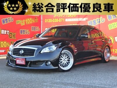 FUGA　フーガHV　🌟総合評価優良車🌟　✨車検2年付✨　大人気の純正オプションバンパー&BLITZ製車高調&社外20インチアルミホイールでカスタムされた車両になります✨　純正HDDナビ（CD、DVD、AUX、Bluetooth、地デジフルセグTV走行中視聴可！）🎵&安心装備のバック・サイドカメラつき📸　クルーズコントロール&ETCで高速道路でも大活躍！　夜間でも明るいHIDヘッドライト&フォグ🌞　🌜TOKYO店専用HPにて随時更新中❗ carlifegroup.tokyo.jpで検索🕵️‍♂️🌛《1年保証付》