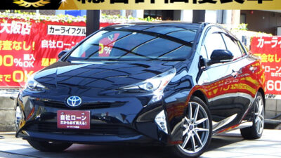 PRIUS　プリウス　S　【総合評価優良車】　待望の50系プリウス✨　カタログ燃費は驚異の37.2km/L⛽　パナソニック製9インチメモリーナビはブルーレイ再生可能で鮮やかな映像を車内で楽しむことができます💿　もちろんフルセグTVやBluetoothオーディオも視聴可能📺🎶　もしもの時でも安心のドライブレコーダー付き📸　超人気車両のためいつまでご案内できるかわかりません💣　🌜大阪店専用HPも要チェック❗carlifegroup.jp で検索🕵️‍♂️　Instagram・Twitter・TikTokも随時更新中❗❗🌛　《1年保証付》