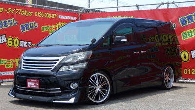 VELLFIRE ヴェルファイア　2.4Z　【カスタム】　✨大人気カスタム車両！後期型が再入庫✨　イクリプスメモリーナビ🗾地デジフルセグＴＶ📺＆DVD📀走行中視聴可能😃　アルパイン製フリップダウンモニターで後席の方でもTV&DVD視聴可能です✨　フロントモデリスタハーフエアロ&アドミレイションリアハーフエアロ&TEIN製車高調&社外２０インチアルミでドレスアップされています🔥　２列目オットマン付きキャプテンシート💺　障害物センサー&バックカメラで見えにくい部分もカバーしてくれます👀　HIDヘッドライト&LEDフォグランプで夜間走行時も明るく安全です🔦　🌜TOKYO店専用HPにて更新中❗ carlifegroup.tokyo.jpで検索🕵️‍♂️🌛《1年保証付》