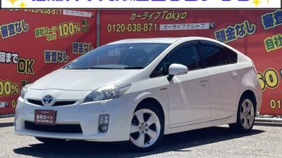 PRIUS　プリウス　S　ツーリングセレクション　✨走行距離　6万km台の低走行車両！！！✨　上位グレード専用！！✨明るさバツグン！！見た目もスタイリッシュな2連LEDヘッドライト装備✨　純正SDナビ🗾走行中視聴可能なワンセグTV📺ステアリングスイッチで楽々操作可能👌　駐車時や切り返し時に安心のバックカメラ&クリアランスソナー付き👀　高速道路利用時に便利なETC装備✨　ツーリングセレクションの特徴である17インチアルミホイールも魅力的です😆　🌜TOKYO店専用HPにて更新中❗ carlifegroup.tokyo.jpで検索🕵️‍♂️🌛《1年保証付》