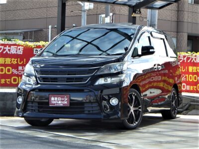 VELLFIRE　ヴェルファイア　2.4Z　☆後期型☆　～7人乗りtype～　★装備満載★　開放感抜群のWサンルーフ🌞　アルパイン製の8インチHDDナビ、ワイドフリップダウンモニターで前席からも後席からも大画面で視聴できます🤩　黒革調シートカバー、キャプテンシート＆オットマンでVIPな車内空間🔱　社外19インチAWで外装はインパクトもあります⚡　これぞラグジュアリーミニバンという印象です😉　🌜大阪店専用HPも要チェック❗carlifegroup.jp で検索🕵️‍♂️　Instagram・Twitter・TikTokも随時更新中❗❗🌛《1年保証付》