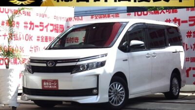 VOXY　ヴォクシー　ハイブリッドＸ　＂福岡店・初入庫車輛＂【総合評価優良車】💎トヨタの人気ハイブリッドミニバン・驚異のカタログ燃費🍃ＪＣ０８モード２３．８ｋｍ／Ｌ💎純正オプション９インチＳＤナビ🗾ＤＶＤ💿Ｂｌｕｅｔｏｏｔｈ🎶📱📞フルセグＴＶ内蔵型📺走行中映像視聴可能👀夜間も明るいＬＥＤ💡ヘッドライトタイプ💡楽々開閉の両側パワースライドドアー🚪サイドシェード・純正オプションカーテン付きでＵＶ・プライバシーカット😎使い勝手の良い７人乗キャプテンシート・楽々ウォークスルー✨🚗福岡店専用HPでも在庫確認可能‼✨ 【carlifegroup.fukuoka.jp/】で検索🕵️‍♂️