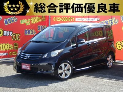 FREED　フリード　Gジャストセレクション　【カスタム】【総合評価優良車】　🔥ホンダ純正オプションのモデューロエアロ付き🔥　モデューロ製フロントバンパー&リア・サイドハーフエアロにモデューロ製16インチアルミホイールつき🔥　ファミリーに大人気の7人乗り👨‍👩‍👧‍👧　　両側スライドドア&左側パワースライドドアで駐車時などの荷物の出し入れなどラクラク🚪　ストラーダSDナビ🗾地デジフルセグTV＆DVD走行中の視聴可能💿📺　Bluetoothでスマホから音楽再生可能🎶　ALPINE製フリップダウンモニターで後席でもTVやDVDの視聴可能です😊　バックカメラで駐車時安全👀   ✨納車時タイヤ4本新品✨　⭐車検２年付⭐　🌛TOKYO店専用HPにて更新中❗ carlifegroup.tokyo.jpで検索🕵️‍♂️🌛《1年保証付》