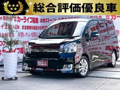 VOXY　ヴォクシー　ZS  G’s＂後期型＂【カスタム】【特別仕様車グレード】【総合評価優良車】＂福岡店G’sグレード初入庫＂純正８インチＨＤＤナビ🗾ＤＶＤ💿Ｂｌｕｅｔｏｏｔｈ🎶📱📞フルセグＴＶ内蔵型📺走行中映像視聴可能👆専用シート💺専用フロアマット🏁専用ＦＲエアロ・専用２本出しデュアルマフラー🔥専用ダウンスプリング✨ボディ補強も施されたスポーツミニバン🏁ミニバン特有のロールも軽減👀７人乗りキャプテンシートタイプ💺🚗福岡店専用HPでも在庫確認可能‼✨ 【carlifegroup.fukuoka.jp/】で検索🕵️‍♂️