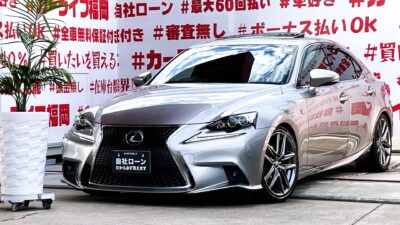 LEXUS　レクサス　IS300h　Fスポーツ　【カスタム】💎人気カラー・ソニックチタニウムの最上級グレード入庫💎Ｆスポーツ、専用スポーツシート・専用フロアマット・専用Ｆ／Ｒエアロバンパー・専用１８インチＡＷ💎ローダウンカスタム🔥メーカマルチＳＤナビ🗾ＢＤ💿Ｂｌｕｅｔｏｏｔｈ🎶📱📞フルセグＴＶ内蔵型📺走行中映像視聴可能👀パドルシフトで瞬時なシフトチェンジが可能🏁スポーツカーのあこがれセットオプションサンルーフ付🌞安心・安全録画ＯＫ🎥前後ドライブレコーダー付🎥🚗福岡店専用HPでも在庫確認可能‼✨【carlifegroup.fukuoka.jp/】で検索🕵️‍♂️