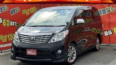 ALPHARD アルファード 　240S プライムセレクションⅡ タイプゴールド【特別仕様車】　✨両側パワースライドドア、パワーバックドア＆バックドアイージークローザーなどを特別装備✨インテリアはブラックとゴールドのコントラストを際立たせ、より特別感に満ちた室内空間を実現✨　大画面の8インチナビ（ALPINE製）🗾地デジフルセグTV＆DVDで走行中に視聴可能になっております📺　後席モニター搭載！こちらもALPINE製になっております😊　利便性の高い7人モデル！2列目はオットマン付きのキャプテンシートになっており、3列目への移動もしやすくなっております😎　✨TOKYO店専用HPにて更新中❗ carlifegroup.tokyo.jpで検索🕵️‍♂️🌛《1年保証》