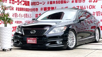 LEXUS　レクサス　LS460　バージョンSZ＂中期型＂【カスタム】チューニングサスペンション＆専用ブレーキのアップグレードタイプ🔧エアサスコントローラ＆ハーフ３点エアロ付きのローダウンカスタム🔥ＳＺグレード専用１９インチＡＷ🔥純正ＨＤＤマルチナビ🗾ＤＶＤ６連チェンジャー📀Ｂｌｕｅｔｏｏｔｈ🎶📱📞フルセグＴＶ内蔵型📺走行中映像視聴可能👀純正オプションデイライト＆ＨＩＤプロジェクターフォグランプ💡本革エア―シート💺＆サンルーフ🌞の豪華装備付💎🚘パドルシフトで簡単シフトチェンジ・スポーツモードもＯＫ🏁レクサスプレミアムサウンドで高音質も楽しめる🎉納車時新品タイヤ装着🌈車検２年付🌈🚗福岡店専用HPでも在庫確認可能‼✨ 【carlifegroup.fukuoka.jp】で検索🕵️‍♂️
