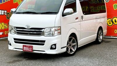 HIACE　ハイエース 　スーパーGL　3型　【カスタム】　✨車検１年付✨　ローダウン＆社外LEDテールランプ＋社外18インチアルミホイールのカスタム車👌　三菱ＨＤＤナビ🗾地デジフルセグTV📺DVD📀走行中視聴可能です　アルパイン製フリップダウンモニター付き✨　両側スライドドアで荷物の出し入れ＆乗り降りラクラク!🚪　高速道路使用時便利なETC装備👍　バックカメラ付きのため狭い場所でも安全に駐車することができます👀　🌜TOKYO店専用HPにて更新中❗ carlifegroup.tokyo.jpで検索🕵️‍♂️🌛《1年保証付》