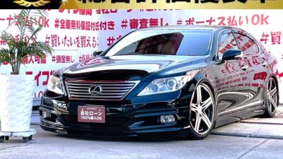 LEXUS　レクサス　LS460　バージョンC・Iパッケージ＂中期型＂【カスタム】【総合評価優良車】💎優良オークション高評価・４．５点獲得車両💎エアサスコントローラ＆ＷＡＬＤハーフ３点エアロのローダウンカスタム🔥ＷＡＬＤ１９インチＡＷ装着済🔥純正ＨＤＤマルチナビ🗾ＤＶＤ６連チェンジャー📀Ｂｌｕｅｔｏｏｔｈ🎶📱📞フルセグＴＶ内蔵型📺走行中映像視聴可能👀本革エア―シート💺シートエアコン🌀全席シートヒーター🔥装備車💎レクサスプレミアムサウンドで高音質も楽しめる🎉🚗福岡店専用HPでも在庫確認可能‼✨ 【carlifegroup.fukuoka.jp】で検索🕵️‍♂️