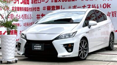 PRIUS　プリウス　Sツーリングセレクション　G’ｓ【特別仕様車グレード】【カスタム】＂内外装専用パーツを施した特別な１台✨専用フロント・リアエアロバンパー　専用マフラー　専用セミバケットシート　専用テールレンズ　専用フロアマット✨🔥純正ＳＤナビ🗾ＤＶＤ📀Ｂｌｕｅｔｏｏｔｈ🎶📱📞フルセグＴＶ内蔵型📺走行中映像視聴可能😊高速も楽チン・クルーズコントロール付🏁ハイブリッド車のスポーツコンバージョンタイプ🍃🏁納車時新品タイヤ装着🌈車検２年付🌈🚗福岡店専用HPでも在庫確認可能‼✨ 【carlifegroup.fukuoka.jp/】で検索🕵️‍♂️