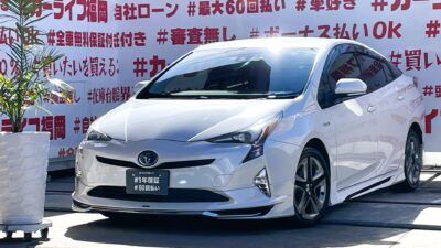 PRIUS プリウス　Ｓ【カスタム】＂２０１６年式＂レザー調シートカバー💺🔥✨ＭＯＤＥＬＬＩＳＴＡハーフ３点エアロ💎＂ＵＰ-ＧＲＡＤＥ ＳＴＹＬＥ＂ＴＹＰＥ💎アルパイン車種専用９インチＳＤナビ🗾ＤＶＤ💿Ｂｌｕｅｔｏｏｔｈ🎶📱📞フルセグＴＶ内蔵型📺走行中映像視聴可能👀ＬＥＤヘッドライト・ＬＥＤフォグ・オートＨｉビーム機能付💡レーダークルーズコントロール・高速走行も追尾機能で楽々運転🚗ツーリング専用１７インチＡＷ✨ドライブレコーダー付きで安全抑止📹💎🚗福岡店専用HPでも在庫確認可能‼✨【carlifegroup.fukuoka.jp/】で検索🕵️‍♂️