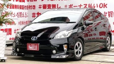 PRIUS　プリウス　Ｇ・後期型✨人気ハイブリッドセダンの上級グレード入庫✨💎モデリスタハーフ３点エアロ＆ローダウン💎高級感溢れる革巻ハンドル🔯ハーフレザーシート標準装備💺運転席パワーシート💺純正ＨＤＤナビ🗾ＤＶＤ📀Ｂｌｕｅｔｏｏｔｈ📱🎶📞フルセグＴＶ内蔵型📺走行中映像視聴可能📺クルーズコントロール機能で長距離も楽々運転🔰文句無しの燃費性能💨・カタログ燃費ＪＣ０８モード🍂３０．２ｋｍ／Ｌ✨人気のブラックカラー必見！！月々３万円台～ＯＫ👛✨納車時新品タイヤ装着🌈🚗福岡店専用HPでも在庫確認可能‼✨ 【carlifegroup.fukuoka.jp】で検索🕵️‍♂️