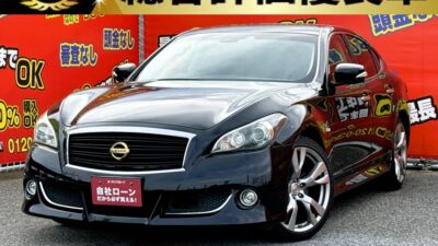 FUGA　フーガ　370GT タイプS　【総合評価優良車】　大人気の純正オプションフロントバンパー＋純正リアスポイラー＋純正20インチアルミホイール✨　純正HDDナビ🗾　地デジフルセグTV📺&DVD📀Bluetoothオーディオで音楽再生可能🎶　メーカーオプションのBOSEのサウンドシステム搭載✨　ハーフレザーシートや助手席側オットマンに本木目パネルラグジュアリー感のある車内になっております👑　アダプティブクルーズコントロール＋ビルトインETC高速道路を快適に走行できます😆　安全にドライブを楽しめるバック・サイドカメラつき👀　✨納車時タイヤ4本新品✨　🌜TOKYO店専用HPにて更新中❗ carlifegroup.tokyo.jpで検索🕵️‍♂️🌛《1年保証付》