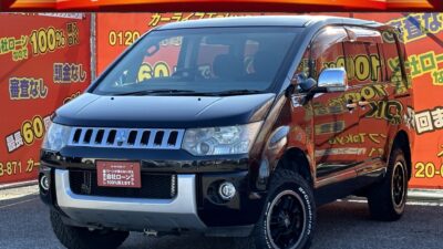 DELICA　デリカ D5　シャモニー　4WD 【カスタム】【特別仕様車】　✨約5cmのリフトアップキット×社外16インチAW×ホワイトレタータイヤ✨　両側パワースライドドアで乗り降りラクチン😊　純正HDDナビ🗾地デジフルセグTＶ×ＤＶＤ視聴可能📺📀後席には純正フリップダウンモニター👀フロント＆サイド＆バックカメラで死角無し！　大人気7人乗りモデル✨2列目キャプテンシート！ウォークスルーで1～3列目まで移動が自由自在👨‍👩‍👧‍👦　クルーズコントロールで長距離の運転や高速巡行でもラクラクドライブ😎　✨このカスタムで月々3万円台～で乗れちゃいます✨　✨車検2年付✨　🌛TOKYO店専用HPにて更新中❗ carlifegroup.tokyo.jpで検索🕵️‍♂️🌛《1年保証》