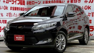 HARRIER ハリアー　プレミアム💎人気殺到中ＳＵＶの王道・６０ハリアー💎純正オプション🌟スパークリングブラックパールクリスタルシャインＣＯＬＯＲ🌟💎純正９インチＳＤナビ🗾ＣＤ・ＤＶＤ・Ｂｌｕ－ｒａｙ💿Ｂｌｕｅｔｏｏｔｈ🎶📞フルセグＴＶ内蔵型📺ＬＥＤヘッドライト・ＬＥＤフォグ・オートＨｉビーム機能付💡パワーバックドアー装備で女性の方でも楽々開閉🚪内装もコンビレザーシート💺等レザー素材でラグジュアリー感ある内装になっております♦️レーダークルーズコントロール・高速走行も追尾機能で楽々運転🚗🌈車検2年付🌈プリクラッシュセーフティーシステム・安全装備もバッチリ👍🌈納車時新品タイヤ装着🌈✨車検２年付🌈🚗福岡店専用HPでも在庫確認可能‼✨【carlifegroup.fukuoka.jp/】で検索🕵️‍♂️