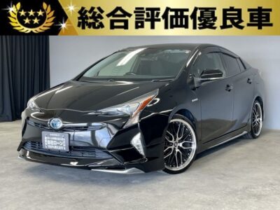 PRIUS プリウス  Ｓ【総合評価優良車】【カスタム】✨人気なブラックカラー再入庫✨⚡モデリスタ風３点エアロ⚡シュタイナー１９インチＡＷ🔥カタログ燃費は驚異の37.2km/L⛽純正9インチＳＤナビ🗾ＤＶＤ💿Ｂｌｕｅｔｏｏｔｈ🤷ハンズフリー🎶📱📞フルセグＴＶ内蔵型📺走行中映像視聴可能👀ＬＥＤヘッドライト・ＬＥＤフォグ💡月々４万円台～ＯＫ👛車検２年付🚗🌛TOKYO店専用HPにて更新中❗ carlifegroup.tokyo.jpで検索🕵️‍♂️🌛《1年保証》