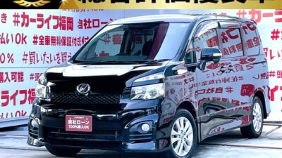 VOXY　ヴォクシー　ZS【後期型】【総合評価優良車】＂両側パワースライドドアー装備🚪ワイドボディータイプのＺＳグレード🤘＂アルパイン８インチＨＤＤナビ🗾ＤＶＤ📀ＢｌｕｅｔｏｏｔｈＴＥＬ📞フルセグＴＶ内臓型📺💡走行中映像視聴可能👀ウォークスルーで車内の行き来自由自在💺アルパインフリップダウンモニター付きでリアのエンタメも充実📺🔑駐車時に安心なバックカメラ付📷ＨＩＤヘッドライトで夜間も明るく安全走行💡パドルシフト付でスポーツモードも体感ＯＫ🏁💎🚗福岡店専用HPでも在庫確認可能‼✨ 【carlifegroup.fukuoka.jp】で検索🕵️‍♂️