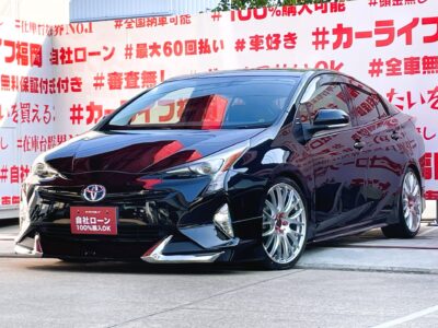 PRIUS プリウス　Sツーリングセレクション【カスタム】💎大人気５０型・ローフォルムカスタム車両入庫💎ＪＩＣフルタップ式・新品車高調＆ＲＡＹＳ・ＨＯＭＵＲＡ１９インチＡＷ・未使用タイヤ装着済🔥モデリスタタイプフロント・リアハーフエアロ  ＬＥＤデイライト付💡ガングリップステアリングタイプでスポーツ感とフィット感もアゲアゲ😲🎊純正ナビ🗾Ｂｌｕｅｔｏｏｔｈ📱地デジＴＶ内蔵型📺走行中映像視聴可能👀豪華レザーシートタイプ💺ヒーター搭載🔥車検２年付🌈🚗福岡店専用HPでも在庫確認可能‼✨ 【carlifegroup.fukuoka.jp/】で検索🕵️‍♂️