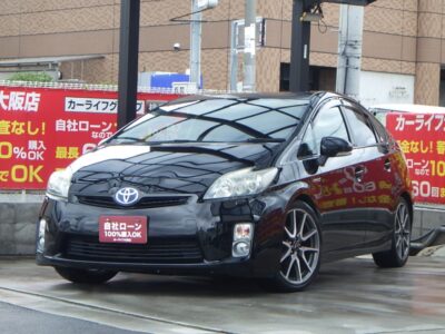 PRIUS　プリウス　Sツーリングセレクション　《ユーザー買取車》　～前期型～　月々2万円台～でお乗りいただけるお得なプリウス💡　G’ｓ専用の18インチAWやシフトノブなどがカスタムされています⚡　フルセグTV・DVD視聴可能でBluetoothオーディオも接続可能です📱　抜群の燃費性能で普段のドライブもノンストレスですね😁　🌜大阪店専用HPも要チェック❗carlifegroup.jp で検索🕵️‍♂️　Instagram・Twitter・TikTokも随時更新中❗❗🌛《1年保証付》