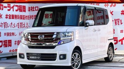 N-BOX　カスタムG　ＳＳパッケージ＂後期型＂【特別仕様車グレード】＂走行５万ｋｍ台＂🎉エアコンアウトレットダブルリング💫・チップアップ＆ダイブダウン機構付スライドリアシート💺ストラーダＳＤナビ🗾ＤＶＤ📀Ｂｌｕｅｔｏｏｔｈ🎶📱📞フルセグＴＶ内蔵型📺走行中映像視聴可能👀フリップダウンモニター装備でリアエンタメも充実🎉シートヒーター🔥機能付💺両側パワースライドドアー＆ＵＶ・プライバシーから守るリアサイドシェード😎🌈車検２年付✨🚗福岡店専用HPでも在庫確認可能‼✨ 【carlifegroup.fukuoka.jp/】で検索🕵️‍♂️