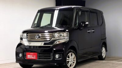 N-BOX　カスタム　G・Lパッケージ　【４WD】✨軽自動車人気No.1のハイトールワゴン✨　🍃カタログ燃費ＪＣ０８モード２3．２ｋｍ／Ｌの低燃費🍃　両側スライドドアで乗り降りやお荷物の積み下ろしがラクラク📦左側は電動スライドドア！　夜間でも明るいHIDヘッドライト&フォグランプ🔦　駐車時に安心なバックカメラ付き👀　【車検２年付】　🌛TOKYO店専用HPにて更新中❗ carlifegroup.tokyo.jpで検索🕵️‍♂️🌛《1年保証》