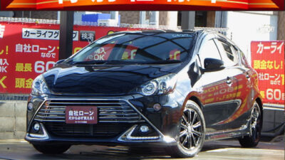 AQUA アクア G G’s 《特別仕様車グレード》 大人気G’sグレード✨ 燃費もよく、スポーティな走破性も兼ね揃えた上級グレード💎 バックカメラ付きで駐車時も死角が少なく安心です📷️ ドライブレコーダー付きでもしもの時でも安心です🎥 ビルトインETC&クルーズコントロールで遠出の際でも便利です🗾 燃費・デザイン・走行・装備全てが整ったハイブリッドカーです🍀 🌜大阪店専用HPも要チェック❗carlifegroup.jp で検索🕵️♂️ Instagram・Twitter・TikTokも随時更新中❗❗🌛《1年保証付》