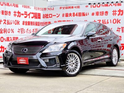 LEXUS　レクサス　LS460　バージョンSZ・Iパッケージ＂中期型＂【カスタム】💎社外スピンドルグリルフロントバンパー装着済🔥レザーシート＆前席シートエアコン＆後席シートヒーター＆ステアリングヒーター付の快適装備多数の高級感のある内装🎉高速走行もストレスなしのＥＴＣ&クルーズコントロール🚗ＳＺグレード専用１９インチＡＷ🔥純正ＨＤＤマルチナビ🗾ＤＶＤ６連チェンジャー📀Ｂｌｕｅｔｏｏｔｈ🎶📱📞フルセグＴＶ内蔵型📺🚘パドルシフトで簡単シフトチェンジ・スポーツモードもOK🏁車検２年付🚗福岡店専用HPでも在庫確認可能‼✨ 【carlifegroup.fukuoka.jp】で検索🕵️‍♂️