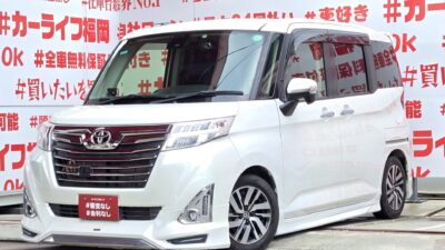 ROOMY　ルーミー　カスタムG S　【カスタム】＂上級グレードタイプ・コンパクトハイトワゴン💎走行４万km台💎モデリスタハーフ３点エアロ装着車💎純正９インチＳＤナビ🗾ＤＶＤ📀Ｂｌｕｅｔｏｏｔｈ🎶📞フルセグＴＶ内蔵型📺走行中映像視聴可能👀純正フリップダウンモニター搭載車🌞両側パワースライドドアー・プッシュボタン付きで開閉楽々🚪衝突回避支援システム・スマートアシストⅡ搭載🚨ＬＥＤヘッドライト＆ＬＥＤフォグランプで夜間の視野性もバッチリ💡納車時新品タイヤ装着✨車検２年付✨🚗福岡店専用HPでも在庫確認可能‼✨ 【carlifegroup.fukuoka.jp/】で検索🕵️‍♂️