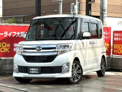 TANTO　タントカスタム　RS　SA　【最上級グレード】　ターボ搭載で力強い走りが可能🔥　圧倒的な室内の広さや視界の良さを特徴としており老若男女に人気です✨　両側パワースライドドア&左側センターピラーレスで大開放できますのでお子様やご年配の方でも乗り降り楽々可能💺　大型グリル、LEDヘッドランプなど存在感もあるグレードです⚡　🌜大阪店専用HPも要チェック❗carlifegroup.jp で検索🕵️‍♂️　Instagram・Twitter・TikTokも随時更新中❗❗🌛《1年保証付》