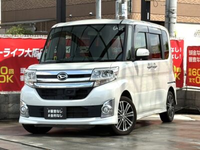 TANTO　タントカスタム　RS　SA　【最上級グレード】　ターボ搭載で坂道や大きなお荷物を積んでいる際でも力強い走りが可能🔥　広い室内でフルフラットシートなので大きなお荷物でも簡単に積み込み可能📦️　両側パワースライドドアでお子様の乗り降りも簡単🚪　左側はセンターピラーレスなのでチャイルドシートをご利用のお客様に大変人気です💺　乗りやすさと使い勝手に特化した軽ハイトワゴンです✨️　🌜大阪店専用HPも要チェック❗carlifegroup.jp で検索🕵️‍♂️　Instagram・Twitter・TikTokも随時更新中❗❗🌛《1年保証付》