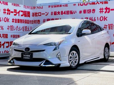 PRIUS プリウス　S【カスタム】⚡社外モデリスタ風フルエアロ🔥 カタログ燃費ＪＣ０８モード🍂３７．２ｋｍ／Ｌでお財布に優しい低燃費✨ 純正SDナビ🗾Ｂｌｕｅｔｏｏｔｈ📱地デジＴＶ内蔵型📺走行中映像視聴可能🔥駐車時にも安心のバックカメラ付👀夜間走行時でも明るいLEDヘッドライト&フォグ＆デイライト付🔦ステアリングスイッチ付革巻きハンドル🌈🚗クルーズコントロール付🌈🚗福岡店専用HPでも在庫確認可能‼✨ 【carlifegroup.fukuoka.jp/】で検索🕵️‍♂️