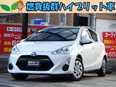 AQUA　アクア　S　平成27年式中期モデル入荷⛽　37.0km/Lのカタログ燃費で遠出も安心🗾　純正SDナビでBluetoothオーディオ視聴可能🎶　充実装備の「S」グレードでインテリアもオシャレです🙌　AUTOハイビーム、LEDヘッドライトで暗い道も安心してお乗りいただけます💡　🌜大阪店専用HPも要チェック❗carlifegroup.jp で検索🕵️‍♂️　Instagram・Twitter・TikTokも随時更新中❗❗🌛《1年保証付》