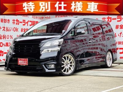 VELLFIRE　ヴェルファイア　2.4Z　プラチナセレクションⅡ　【カスタム】【特別仕様車】💎ツインムーンルーフ付のカスタム車両再入庫💎ビルシュタイン車高調＆カールソン２０インチAW＆社外フロントグリル装着済💎🌈両側パワースライドア🚪電動リアゲート付で乗り降り＆荷物の出し入れ楽々🎶2列目キャプテンシートタイプ💺でウォークスルー自由自在⚡夜間走行も快適なＨＩＤヘッドライト&ＬＥＤフォグランプ🔦高速走行もストレスなしのＥＴＣ🌈アルパイン８インチメモリーナビ🗾ＤＶＤ💿Ｂｌｕｅｔｏｏｔｈ🎶📞フルセグＴＶ内蔵型📺走行中映像視聴可能👀アルパイン１０.２インチフリップダウンモニター付でリアのエンタメも充実👀✨🚗福岡店専用HPでも在庫確認可能‼✨ 【carlifegroup.fukuoka.jp/】で検索🕵️‍♂️