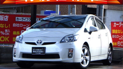 PRIUS　プリウス　Sツーリングセレクション　～前期型～　ワンオーナー　上位グレードのSツーリング🏁　ツーリンググレード専用の純正2連LEDヘッドライトで夜間でも即座に明るく安心です💡　純正HDDナビでDVD・TV視聴可能🎶　バックカメラも付いており狭い場所での切り返しでもラクラクです📷️　ビルトインETC&ハイブリッドならではの燃費性能で遠出の際にも非常に便利です🗾　🌜大阪店専用HPも要チェック❗carlifegroup.jp で検索🕵️‍♂️　Instagram・Twitter・TikTokも随時更新中❗❗🌛《1年保証付》