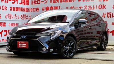 COROLLA TOURING　カローラツーリング　ハイブリッドWXB　💎最上級グレード💎令和２年式＆走行距離４万ｋｍ台の高年式低走行車両🎉直列４気筒エンジン搭載で抜群の走行性能🔥純正９インチディスプレイオーディオ✨Ｂｌｕｅｔｏｏｔｈ🎵📞夜間走行時に明るく見やすいＬＥＤヘッドライト＆ＬＥＤフォグランプ＆オートＨｉビーム機能付🔦レーダークルーズコントロール＆ビルドインＥＴＣで高速道路での長距離走行も楽々快適🚗ステアリングヒーター＆前席シートヒーター装備で快適装備も充実🎶ＪＣ０８モード３０.８ｋｍ/リットルと最高レベルの低燃費🍀🚗福岡店専用HPでも在庫確認可能‼✨ 【carlifegroup.fukuoka.jp/】で検索🕵️‍♂️