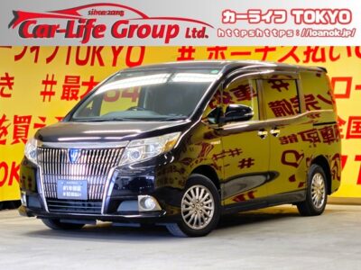 ESQUIRE      エスクァイア　HV　Gi　広い室内空間を追求したワンランク上の5ナンバークラスミニバン👑スパークリングブラックパールクリスタルシャインカラーの王道カラー🎉　パイオニアカロッツェリアHDDナビ🗾地デジフルセグTV📺DVD🎶CD📀Bluetoothオーディオでスマホから音楽再生可能🎶　駐車時に安心のバックカメラ付き✨🌈後退時にドアミラーが下方に動くリバース連動ミラー付き👀　夜間でも明るいHIDヘッドライト&フォグランプ🔦　荷物の出し入れや乗り降りしやすいワンタッチオープナーで開閉楽々✨両側スライドドア😎　スマートキー&プッシュスタートで楽々エンジンスタート✨　✨車検2年付✨　🌛TOKYO店専用HPにて更新中❗ 　carlifegroup.tokyo.jpで検索🕵️‍♂️🌛《1年保証》