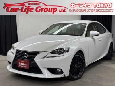LEXUS　レクサス　IS300ｈ ＂ハイブリッド車＂✨車検2年付✨スタイリッシュなフロントマスクの中にスピンドルグリルがかっこいいレクサスのスポーツセダン🏎️🏎️パドルシフト付きなので一味違う運転も楽しめます👍レザーシートで内装も高級感ばっちりです🎶360度ドライブレコーダー搭載で安心です❗❗メーカマルチＳＤナビ🗾ブルーレイディスク💿Ｂｌｕｅｔｏｏｔｈ🎶📱📞フルセグＴＶ内蔵型📺🌈TOKYO店専用HPにて更新中❗ carlifegroup.tokyo.jpで検索🕵️‍♂️🌛《1年保証付》