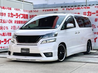 VELLFIRE　ヴェルファイア　2.4Z　【カスタム】パールカラーのヴェルファイア＂カスタムタイプの再入庫🌈大解放・ツインムーンルーフ付🌞純正ＨＤＤナビ🗾ＤＶＤ📀Ｂｌｕｅｔｏｏｔｈ🎶📞地デジＴＶ内蔵型📺走行中映像視聴可能👀両側パワースライドドアー👨‍👧‍👦・７人乗りキャプテンシート💺・アルパインフリップダウンモニター搭載📺ＲＳ★Ｒ車高調ローダウン＆ロクサーニマルチフォルケッタ２０インチＡＷ装着済⚡多数装備付きの人気ミニバン・月々３万円台～ＯＫ😲納車時新品タイヤ装着🌈車検２年付🌈🚗福岡店専用HPでも在庫確認可能‼✨ 【carlifegroup.fukuoka.jp/】で検索🕵️‍♂️