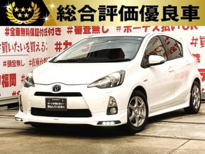 AQUA　アクア　S【総合評価優良車】＂オプション品多数のＴＲＤハーフ３点エアロ付き＂社外ＳＤナビ🗾ＤＶＤ📀Ｂｌｕｅｔｏｏｔｈ🎶📱📞フルセグＴＶ内蔵型📺走行中映像視聴可能👀小回り抜群・バックカメラ📹付きで駐車も楽々📹驚異の燃費🍃ＪＣ０８モード・カタログ燃費３５．４ｋｍ／Ｌ🍃周囲の状況も前後ドライブレコーダーで安全録画🎦月々２５，３００円～ＯＫ🌈納車時新品タイヤ装着🌈車検２年付🌈🚗福岡店専用HPでも在庫確認可能‼✨【carlifegroup.fukuoka.jp/】で検索🕵️‍♂️