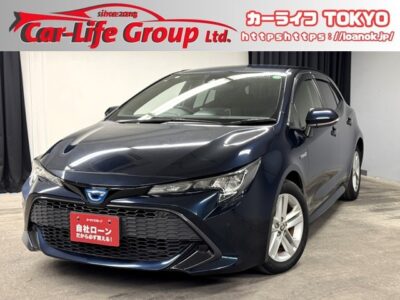 COROLLA　SPORTS　カローラスポーツ　HV-G　TOKYO店初入庫😆🎉　1.8Lエンジン🔥＋ハイブリッドシステム🔋を搭載し優れた低燃費JC08モード走行燃費22.4km／Lで環境にもお財布にも優しい🍀クルーズコントロール＆ビルトインETCで高速道路も快適に通行できます🚗純正9インチＳＤナビ🗾Ｂｌｕｅｔｏｏｔｈ🎶📱📞フルセグＴＶ内蔵型📺充実のオーディオ装備でロングドライブにも持って来いです😆🌈TOKYO店専用HPにて更新中❗ carlifegroup.tokyo.jpで検索🕵️‍♂️🌛《1年保証付》
