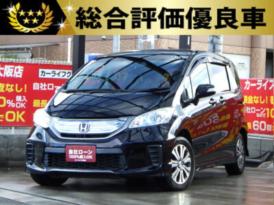 FREED HYBRID　フリード　ハイブリッド　ジャストセレクション　【総合評価優良車】　～3列シート7人乗りtype～　1,500ccのコンパクトサイズながら7人乗りの万能ハイブリッドカー⛽　カタログ燃費は21.6km/L🍀　両側パワースライドドアで乗り降りも便利👌　前後ドライブレコーダー、バックカメラ搭載で駐停車や普段のドライブの際も安心です👏　ビルトインETC＆クルーズコントロールで遠出の際にも便利です🗾　🌜大阪店専用HPも要チェック❗carlifegroup.jp で検索🕵️‍♂️　Instagram・Twitter・TikTokも随時更新中❗❗🌛《1年保証付》