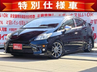 PRIUS　プリウス　Sツーリングセレクション　G’ｓ【特別仕様車】【カスタム】＂💎ＫＥＮＳＴＹＬＥ製💎ボンネットスポイラー＆サイドステップ＆リアバンパー＆リアゲートスポイラー＆リアウィング💎社外４本出しマフラー装着済💎＂内外装専用パーツも施した特別な１台✨専用セミバケットシート・専用テールレンズ・専用フロアマット・ローダウン強化スプリング🔥純正ＨＤＤナビ🗾ＤＶＤ💿Ｂｌｕｅｔｏｏｔｈ🎶📱📞フルセグＴＶ内蔵型📺ハイブリッド車のスポーツコンバージョンタイプ🍃🏁納車時新品タイヤ装着🌈🚗福岡店専用HPでも在庫確認可能‼✨ 【carlifegroup.fukuoka.jp/】で検索🕵️‍♂️