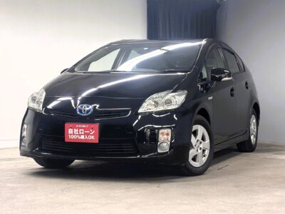 PRIUS　プリウス　S ✨低燃費ハイブリッド人気Ｎｏ.１✨💎走行距離６万㌔台💎 燃費も驚異のＪＣ０８モード30.4ｋｍ／Ｌ🍃社外ナビ🗾ＣＤ・ＤＶＤ💿🎵Ｂｌｕｅｔｏｏｔｈ🎶📱📞地デジフルセグＴＶ内臓型📺走行中映像視聴可能🎶 クリアランスソナーで狭い道でも安心👌スマートキー&プッシュスタート付きエンジン楽々スタート！👍🌈納車時新品タイヤ🌈車検２年付🌈TOKYO店専用HPにて更新中❗ carlifegroup.tokyo.jpで検索🕵️‍♂️🌛《1年保証》