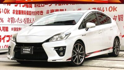PRIUS　プリウス　Sツーリングセレクション　G’ｓ【特別仕様車】【カスタム】＂走行７万ｋｍ台💎内外装美車💎＂内外装専用パーツを施した特別な１台✨専用フロント・リアエアロバンパー・専用マフラー・専用セミバケットシート・専用テールレンズ・専用フロアマット・ローダウン強化スプリング・専用１８インチＡＷ🔥純正ＨＤＤナビ🗾ＤＶＤ💿Ｂｌｕｅｔｏｏｔｈ🎶📱📞フルセグＴＶ内蔵型📺走行中映像視聴可能🎵ハイブリッド車のスポーツコンバージョンタイプ🍃🏁納車時新品タイヤ装着🌈車検２年付🚗福岡店専用HPでも在庫確認可能‼✨ 【carlifegroup.fukuoka.jp/】で検索🕵️‍♂️