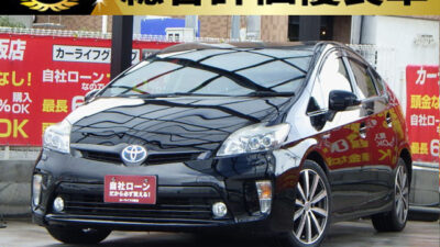 プリウス　Ｓツーリングセレクション　【総合評価優良車】　～後期型～　ローダウン&社外AWでカスタムされた30系後期✨　8インチの大画面ナビでフルセグTV・DVD視聴はもちろん、Bluetoothオーディオも接続可能です📱　抜群の燃費性能で普段の走行もノンストレスですね👏　🌜大阪店専用HPも要チェック❗carlifegroup.jp で検索🕵️‍♂️　Instagram・Twitter・TikTokも随時更新中❗❗🌛《1年保証付》