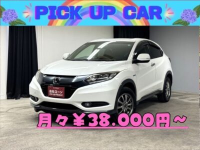 VEZEL　ヴェゼルHV　X　4WD　✨上級グレードのヴェゼルが月々３万円台～　前席シートヒーターやフロントガラス熱線スイッチ・ヒーターミラーなどオプション装備多数👍　ホンダギャザーズインターナビ🗾搭載🎶地デジフルセグTV📺＆DVD📀！Bluetoothでスマホのミュージックが流せます😆　LEDヘッドライト&フォグランプで夜道を明るく照らします🔦　JC08モード燃費23.2km/リットル＆アイドリングストップで更なる低燃費を実現🍃　いつでもスポーツ気分に！パドルシフト付き！　バックカメラ付きで楽々・安心駐車👀　🌛TOKYO店専用HPにて更新中❗ carlifegroup.tokyo.jpで検索🕵️‍♂️🌛《1年保証》