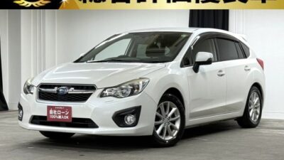 IMPREZA 　インプレッサスポーツ　２.０i アイサイト【総合評価優良車】【4WD】カジュアルに乗れるスポーツタイプの車😄　純正ストラーダSDナビ🗾地デジフルセグ✨走行中視聴可能❗Bluetoothも装備なので運転が楽しくなる😍　AT車でMT運転できない方でも運転免許を初めて取得された方も安心楽々運転できて軽快な走りをしてくれる楽しい１台！！　後席シートを倒せばフラットになりますので大きなお荷物も楽々♪✨　走りと実用性を兼ね備えた当店一押しインプレッサスポーツです✨　夜間走行も安心のHIDヘッドライト・フォグ装備😆ルーフスポイラー+純正16インチアルミホイール装着でシンプルだけど飽きの来ない仕上がり❕❕🌈TOKYO店専用HPにて更新中❗ carlifegroup.tokyo.jpで検索🕵️‍♂️🌛《1年保証》