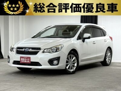 IMPREZA 　インプレッサスポーツ　２.０i アイサイト【総合評価優良車】【4WD】カジュアルに乗れるスポーツタイプの車😄　純正ストラーダSDナビ🗾地デジフルセグ✨走行中視聴可能❗Bluetoothも装備なので運転が楽しくなる😍　AT車でMT運転できない方でも運転免許を初めて取得された方も安心楽々運転できて軽快な走りをしてくれる楽しい１台！！　後席シートを倒せばフラットになりますので大きなお荷物も楽々♪✨　走りと実用性を兼ね備えた当店一押しインプレッサスポーツです✨　夜間走行も安心のHIDヘッドライト・フォグ装備😆ルーフスポイラー+純正16インチアルミホイール装着でシンプルだけど飽きの来ない仕上がり❕❕🌈TOKYO店専用HPにて更新中❗ carlifegroup.tokyo.jpで検索🕵️‍♂️🌛《1年保証》